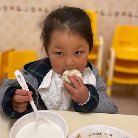 方方乐趣幼儿园小小班第十九周精彩校园生活