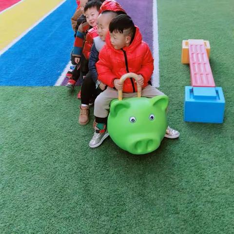 迪乐幼儿园小一班户外游戏