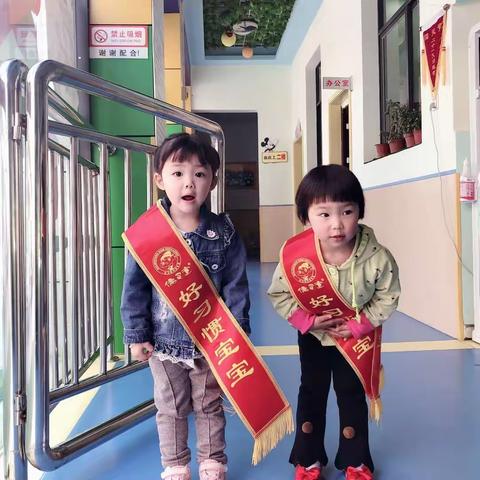 两只老虎爱跳舞👯，小兔子乖乖拔萝卜,      我和小鸭子学走路,童年时最美的礼物🍭🎊🎁.