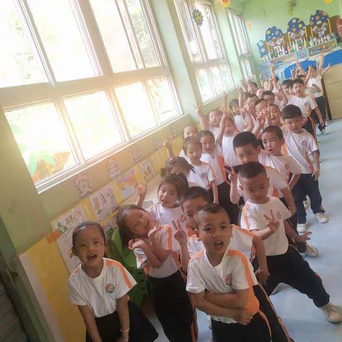 慧凡小天鹅幼儿园中四班六一汇演剪影