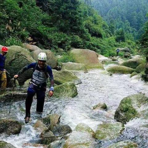 冀州信誉楼三楼“户外鞋”来袭，这个夏天与你“鞋”手同行