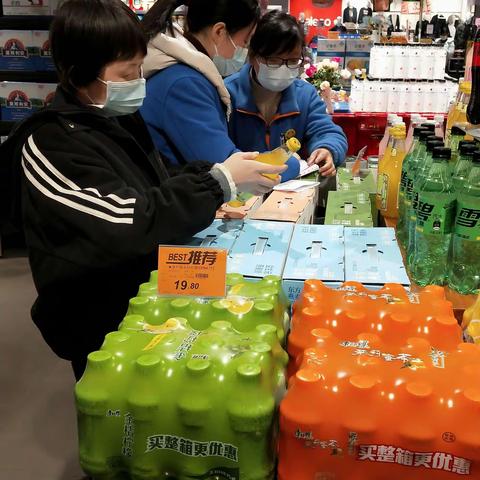 2.28星期二食品安全检查图片，    检查人：黄荣芳，陈玲玲，曹美云，陆小波