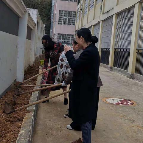 花美人更美---凭小第四周教师业务例会学习之春与美