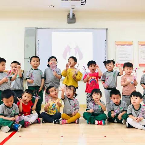 英伦国际幼儿园——启明星班祝大家：女神节快乐！