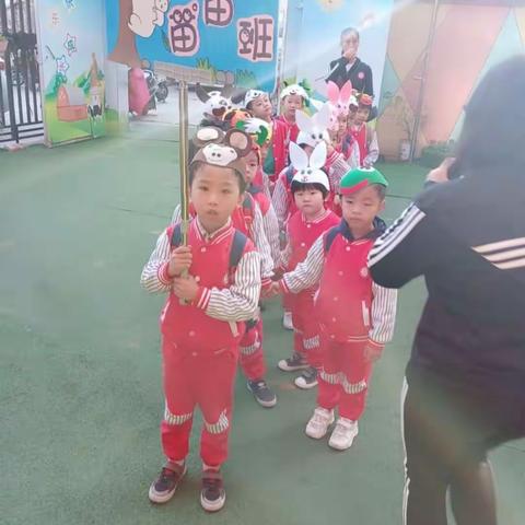 阳光宝贝连锁幼儿园（五三园）苗苗班出发秋游去咯！！！