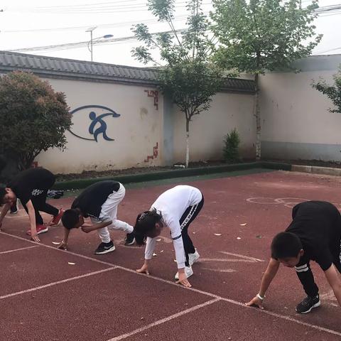 高新区灵沼街道中心学校田径队训练