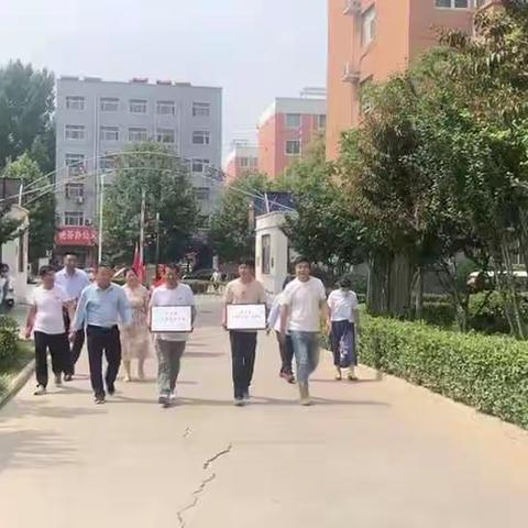 江南春天社区党支部庆祝中国共产党成立100周年系列活动之：敲锣打鼓送荣誉，联户标兵了不起