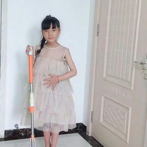 奥城小学一(3)班感恩系列《体验母爱,负重前行》