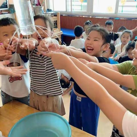 《趣味实验，探秘科学》明星幼儿园科学本周实验课程展示