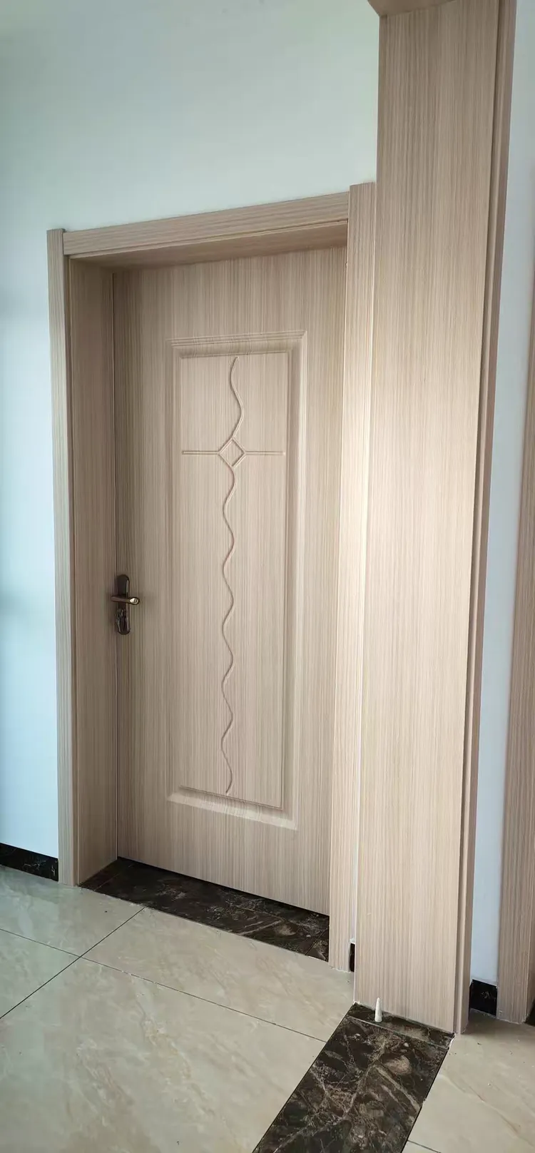 盈康竹木门,健康三代人,绿色环保零甲醛,您装新家住新房,值得信赖的