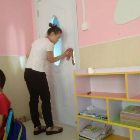 大二班教室――干干净净过周末