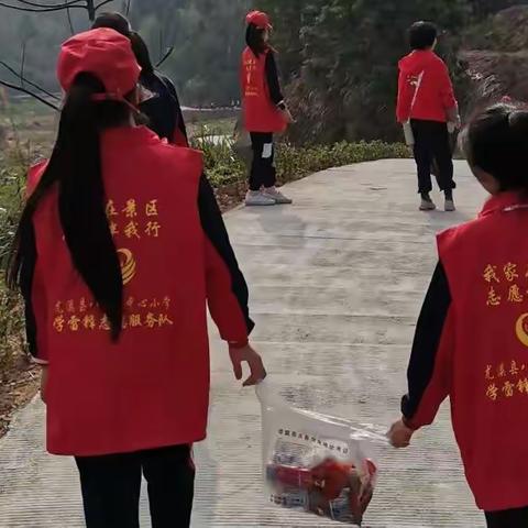 【创建绿色学校】爱护校园周边环境，捡拾垃圾从我做起——八字桥中心小学开展校外义务劳动活动