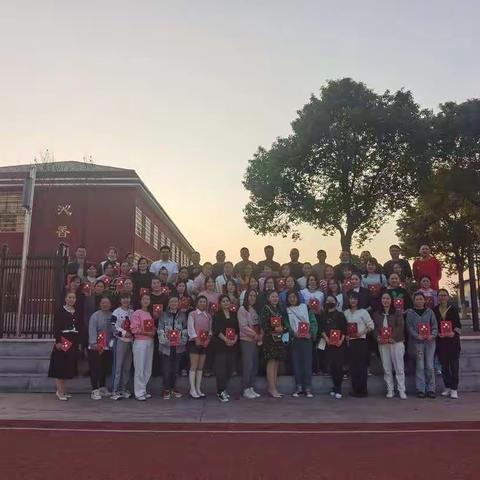 因爱携手，同心同行，一起向未来！——感谢新市中学第25届家委们2022年的陪伴与付出