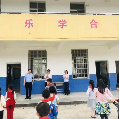 青山桥镇楼霞小学庆“六一”暨宁乡市第十一中学对口帮扶捐赠仪式