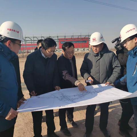 祁县县长冯耀黎、晋中公路分局局长张惠民视察国道208线新建工程