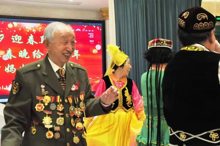 愛心媽媽团队首席顾问新四军老战士刘石安