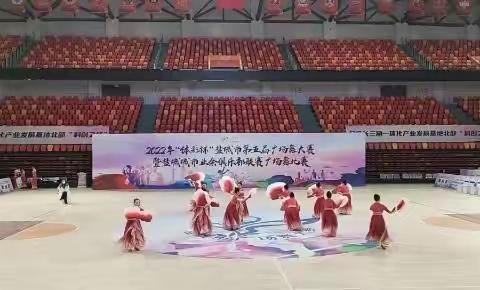 2022年第五届广场舞大赛。在盐南高新区体育馆举行。