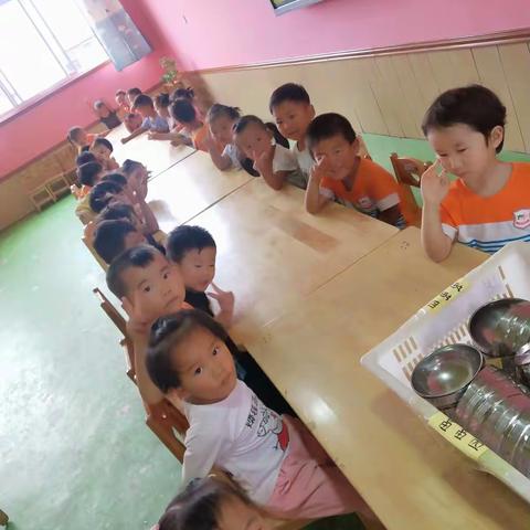 苗苗四班小朋友祝大家中秋节快乐