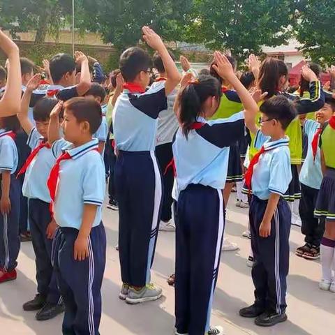 西仲许小学“红领巾，心向党”少先队入队仪式