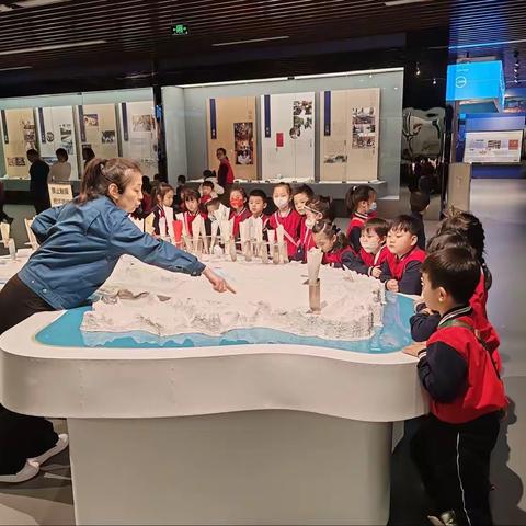 诺奇优蓝幼儿园“走进造纸时代，体验花草纸乐趣”社会实践活动