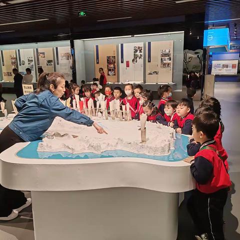 诺奇优蓝幼儿园“走进造纸时代，体验花草纸乐趣”社会实践活动