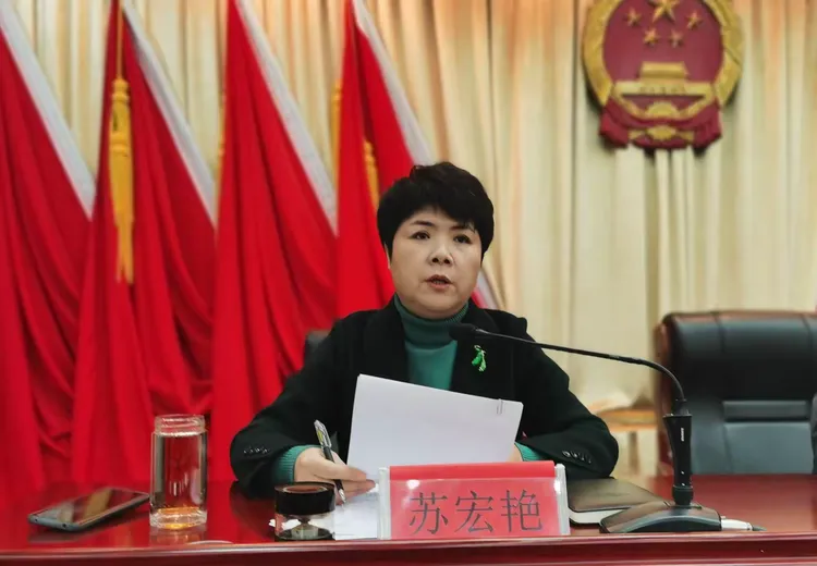 政府副区长苏宏艳宣读《邯郸市肥乡区关于禁止燃放烟花爆竹的通告》