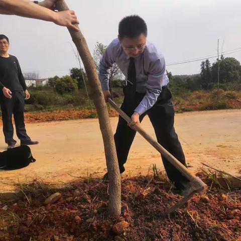 四监区参加植树节活动