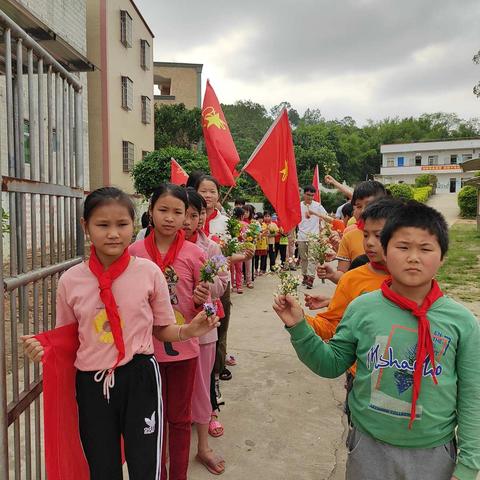 缅怀革命先烈，传承红色基因——化州市宝圩镇仓板小学开展清明祭奠先烈活动