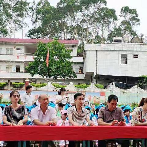 仓板小学“庆‘六一’，诵经典暨留守儿童集体生日会”