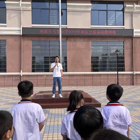 勿忘国耻，警钟长鸣——来宾市飞龙小学2022年秋季学期防空应急疏散演练