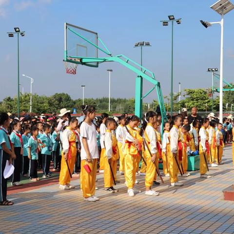 拥抱梦想，扬帆起航——来宾市飞龙小学2021年秋季学期开学典礼