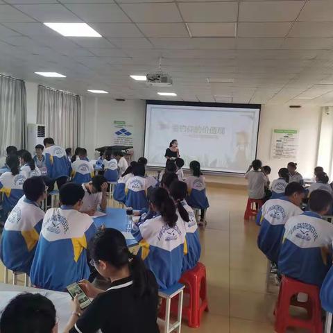 90周年校庆系列学术活动公开课---记邓珊媚老师生涯规划公开课《垂钓你的价值观》