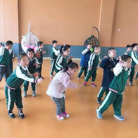 我们都是忙忙碌碌的小蜜蜂