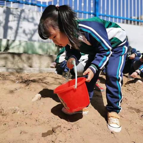 园所动态‖“快乐劳动，幸福成长”薛家湾友谊幼儿园组织开展五一劳动节活动