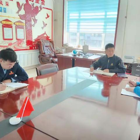 大四平税务分局加班落实减税降费