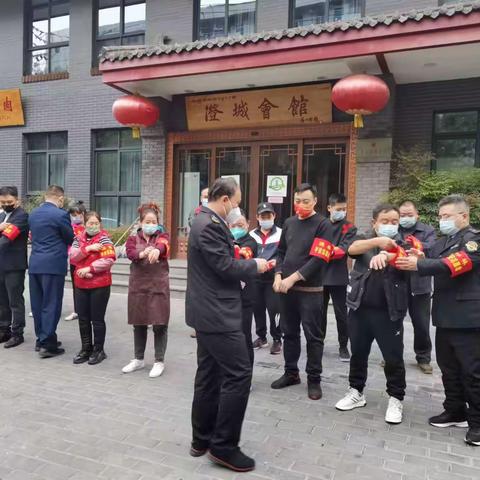 南院门市场监管所积极发动沿街商铺佩戴红袖章