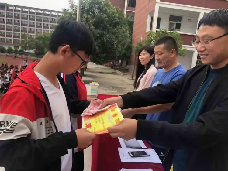 宜阳县双语实验学校高中部2019-2020学年第一学期颁奖典礼
