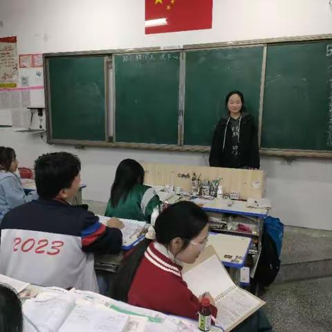 缅怀先烈，铭记英雄