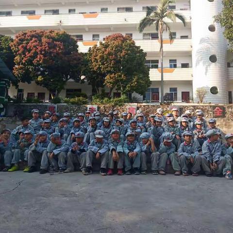 重温长征历史   弘扬红色精神