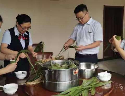 米脂农商银行东区支部开展“我们的节日——端午节” 主题党日活动