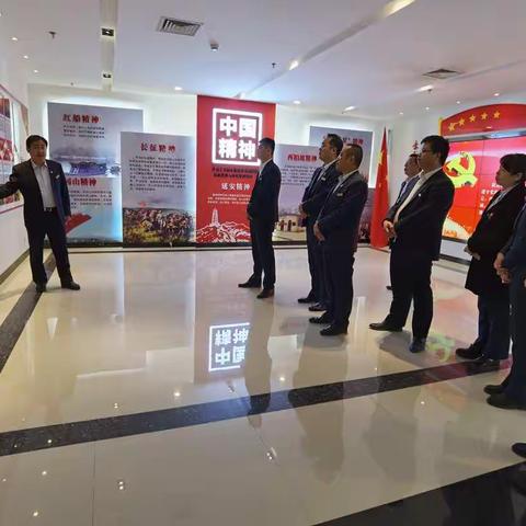 米脂农商银行东区党支部开展“了解党的光辉历程、筑牢中国精神” 主题党日活动