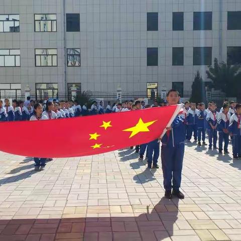 庆华小学“安全召唤，声声入耳”主题升旗仪式