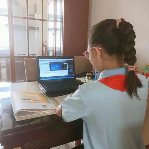 坚守云端  共待花开