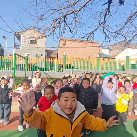 “初冬暖阳，温情十一月”——漳县幼儿园中四班十一月份活动总结