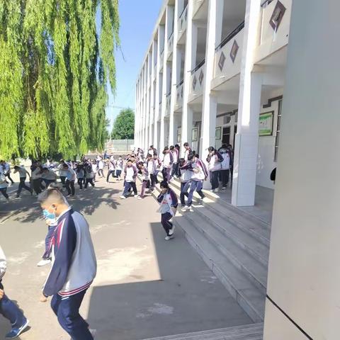 邱家店镇实验中学举行消防安全专题培训活动