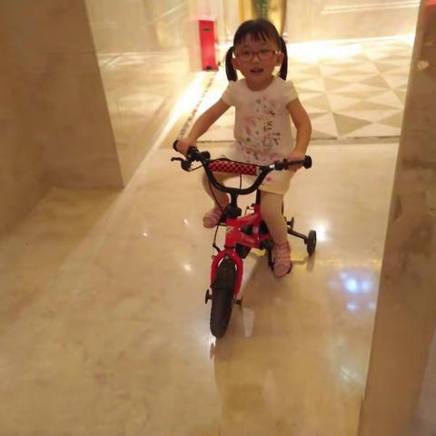 小一班朱婷，迟来的凤凰上学了