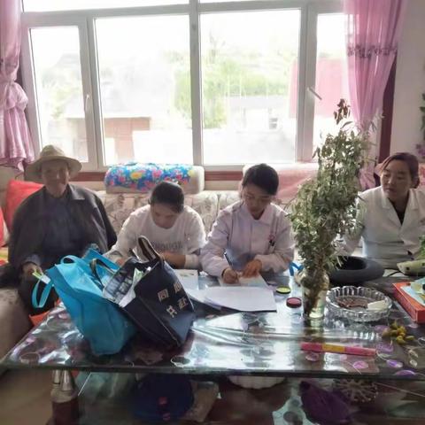 家庭医生进万家       健康服务你我他