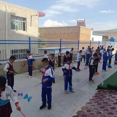 小小空竹  舞动梦想——记漳县盐川小学空竹社团活动总结