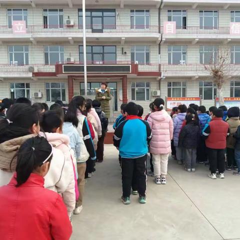 学雷锋，我行动——张乡小学“学雷锋”主题教育活动。