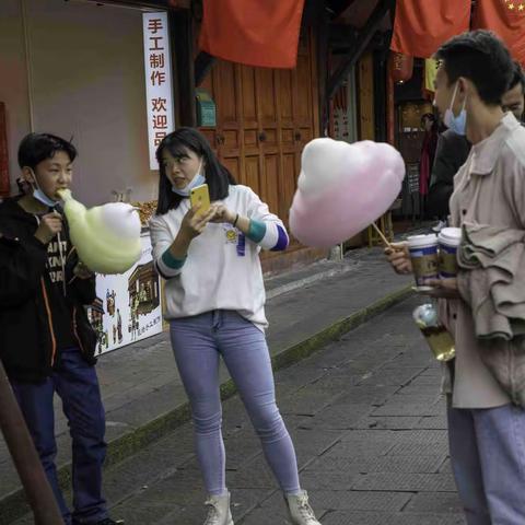 参加“2021第6季共饮长江水工作坊”作业